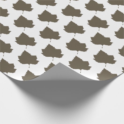 Sycamore Tree Brown Leaf Pattern Cadeaupapier (Hoek)