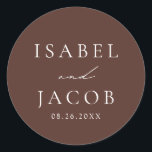 SYDNEY Espresso Bruin Wedding Favors Ronde Sticker<br><div class="desc">Introductie van onze prachtige Espresso Brown Minimal Wedding Invitation Collectie, een ware belichaming van elegantie en verfijning. Dit collectie is gemaakt met nauwgezette aandacht voor detail en toont een boeiende mix van espressobruine tinten en minimalistische ontwerpelementen, waardoor een tijdloze en verfijnde esthetiek wordt gecreëerd die zeker indruk zal maken op...</div>