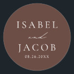 SYDNEY Espresso Bruin Wedding Favors Ronde Sticker<br><div class="desc">Introductie van onze prachtige Espresso Brown Minimal Wedding Invitation Collectie, een ware belichaming van elegantie en verfijning. Dit collectie is gemaakt met nauwgezette aandacht voor detail en toont een boeiende mix van espressobruine tinten en minimalistische ontwerpelementen, waardoor een tijdloze en verfijnde esthetiek wordt gecreëerd die zeker indruk zal maken op...</div>