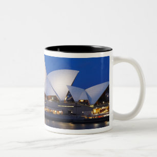Sydney Opera House 's nachts, Sydney, Nieuw-Zuid-W Tweekleurige Koffiemok
