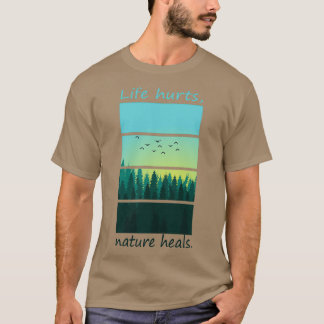 Symbolisch landschap met quote quotLife doet de na T-shirt