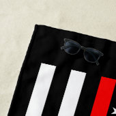 Symbolische dunne rode lijn US Flag Graphic op een Strandlaken (In situ)