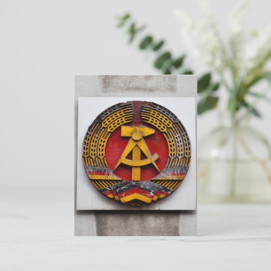 Symbool van hamer en sikkel van communist briefkaart (Staand voorkant)