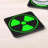 Symbool voor nucleaire radioactieve straling in gr bier onderzetter (Linkerzijde)