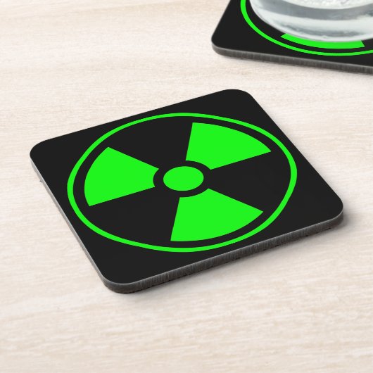 Symbool voor nucleaire radioactieve straling in gr bier onderzetter (Linkerzijde)