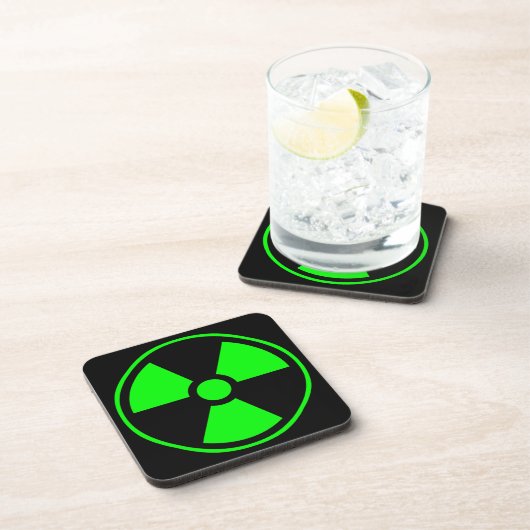 Symbool voor nucleaire radioactieve straling in gr bier onderzetter (Rechterzijde)