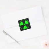 Symbool voor nucleaire radioactieve straling in gr vierkante sticker (Envelop)