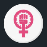 Symbool vrouwenvuist weerstaan magneet<br><div class="desc">Dit symbool is voorzien van een roze vuist die in het gendersymbool van het vrouw is opgetild.</div>