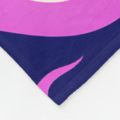 Symmetrical Abstract Pattern in Purple and White Fleece Deken (Hoek)