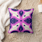 Symmetrical Abstract Pattern in Purple and White Kussen (Deken)