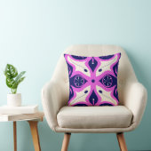 Symmetrical Abstract Pattern in Purple and White Kussen (Stoel)