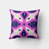 Symmetrical Abstract Pattern in Purple and White Kussen (Achterkant)