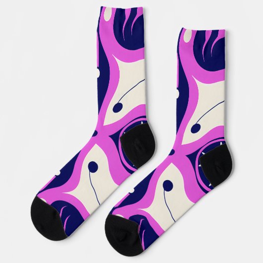 Symmetrical Abstract Pattern in Purple and White Sokken (Links)