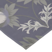 Symmetrical dark purple floral pattern tafelkleed (Gekanteld)
