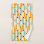 Symmetrical retro pattern with interlocking teal bad handdoek (Handdoek)