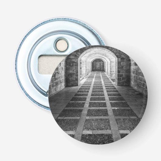 Symmetrie in zwart-wit button flesopener (Voorkant)