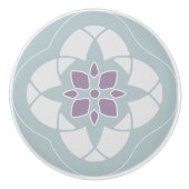 Symmetrisch Roze Bloem Tegelpatroon op Sage Keramische Knop (Voorkant)