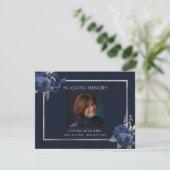 Sympathie begrafenis blauwe bloemenfoto bedankje (Staand voorkant)