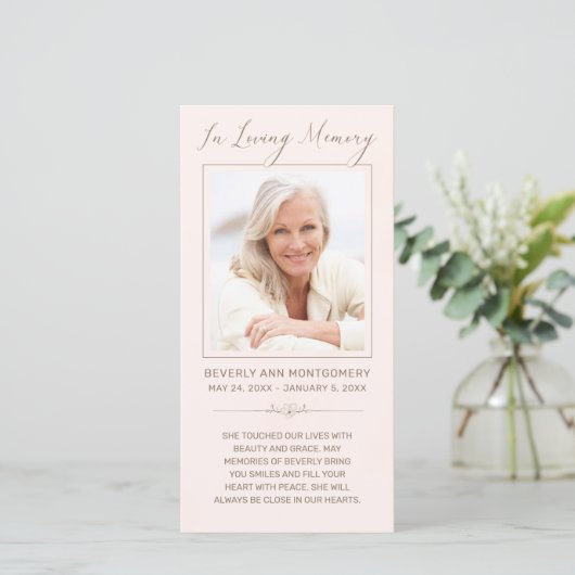 Sympathie Foto Blush Pink Waterverf Memorial Card (Staand voorkant)