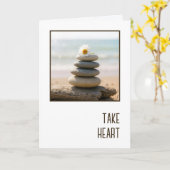 Sympathie Madeliefje op een stenen strandcairn Kaart (Gele Bloem)