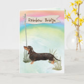 Sympathie van de zwarte en Tan Dachshund over de r Kaart (Gele Bloem)