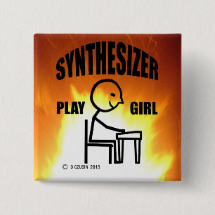 Synthesizer Play Girl Vierkante Button 5,1 Cm