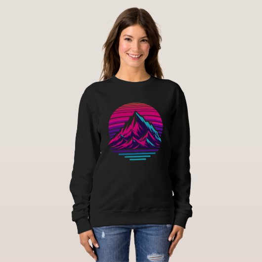 Synthwave Mountain Sweatshirt – Retro Sunset Straa (Voorkant volledig)