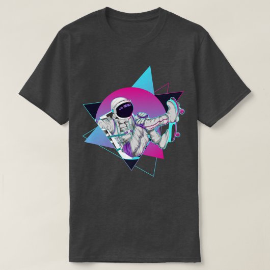 Synthwave Skateboarder buitenruimtespanning A 90 s T-shirt (Design voorkant)