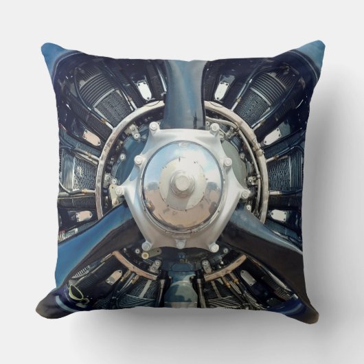 T-28 Troje Kussen (Voorkant)