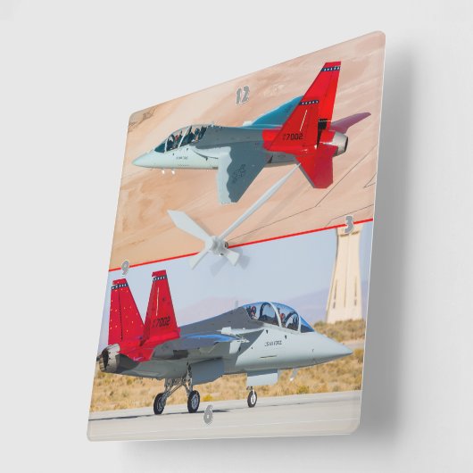 T-7A RED HAWK VIERKANTE KLOK (Hoek)