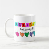 T-Hemden en cadeautjes: "Gepensioneerd en leuk" Koffiemok (Links)