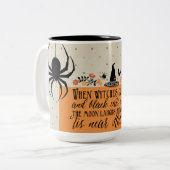 't Is in de buurt van Halloween Mok (Voorkant links)