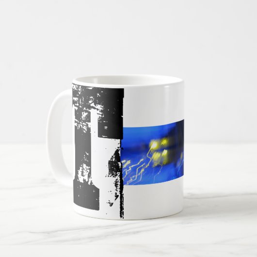 T Monogram Grunge Typografische Mok (Voorkant links)