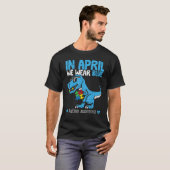 T Rex Dino in april Draag blauwe autisme T-shirt (Voorkant volledig)