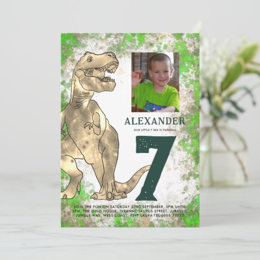 T-Rex Dinosaur 7e Verjaardag Party Foto Kaart (Staand voorkant)