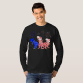 T rex rood wit blauw dinosaurus vuurwerk 4 juli t-shirt (Voorkant volledig)