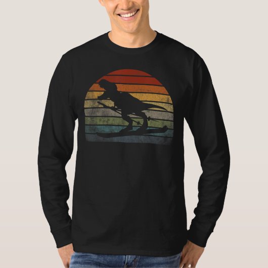 T rex ski character Dinosaur in Scarf Skiing Retro T-shirt (Voorkant)