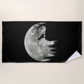 T Rex staande op berg maanlicht Halloween Strandlaken (Voorkant)