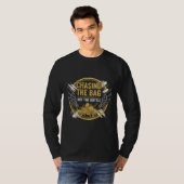 T-shirt 'Chasing the Bag, Not the Bottle' (Voorkant volledig)