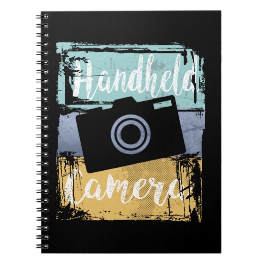 T-shirt fotograaf - camera met retro notitieboek (Voorkant)