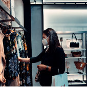 T SHIRT MANNEN DRAAG