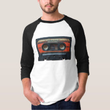 T-shirt met afbeelding van een oude cassettebandje