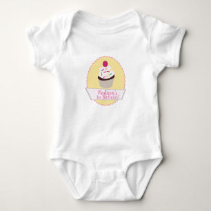 T-shirt met badge voor 1e verjaardagscupcake voor