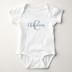 T-shirt met blauwe naam en grijze beginletter voor