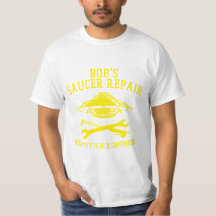 T-shirt met de gele logo van de Saucer Repair van 