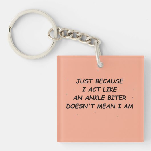 T-shirt met enkelbijter sleutelhanger (voorkant)