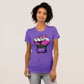 T-shirt met Genderfluid Pride Vuist (Voorkant volledig)