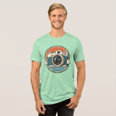 T-shirt met glimlachende vintagecamera (Voorkant volledig)