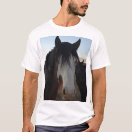 T-shirt met haar in de ogen