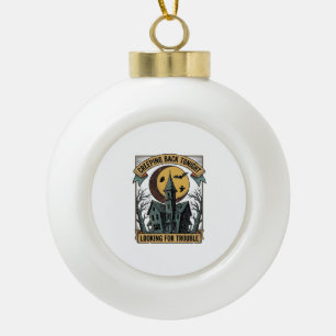 T-shirt met heksenhuis met gegraveerde spookachtig keramische bal ornament